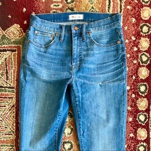 Versatile Madewell Wide Leg Cropped Jeans!